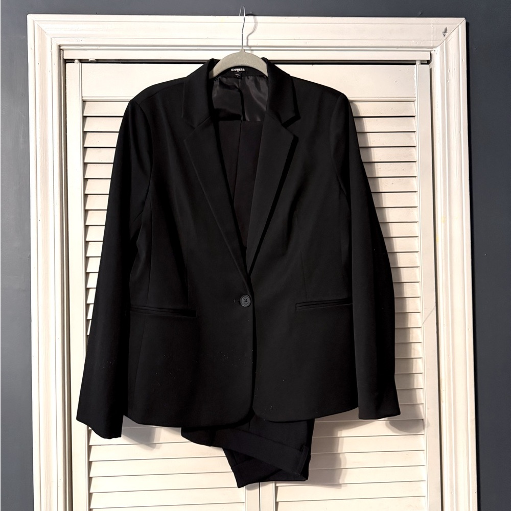 Express black pant suit worn once for interview sz14 reg skinny mid rise
